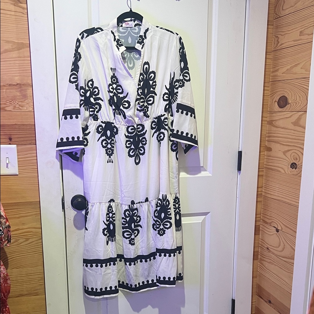 Elegant Black and White Patterned Dress